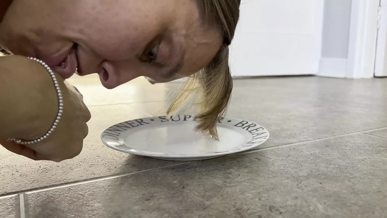 Cat lapping MILF