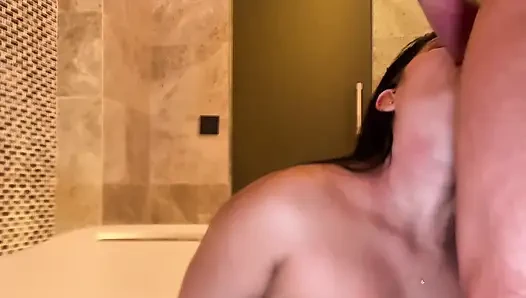 Sara retali ngentot chris diamond di kamar mandi hotel