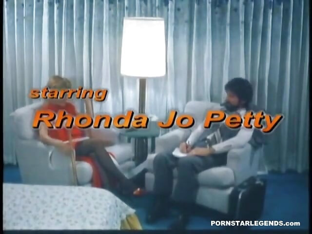Rhonda Jo da pequeña mamada