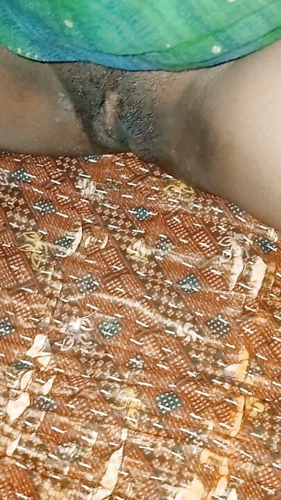 Video porno cu o mătușă vitregă și nepotul ei vitreg, cuplu indian desi futându-se