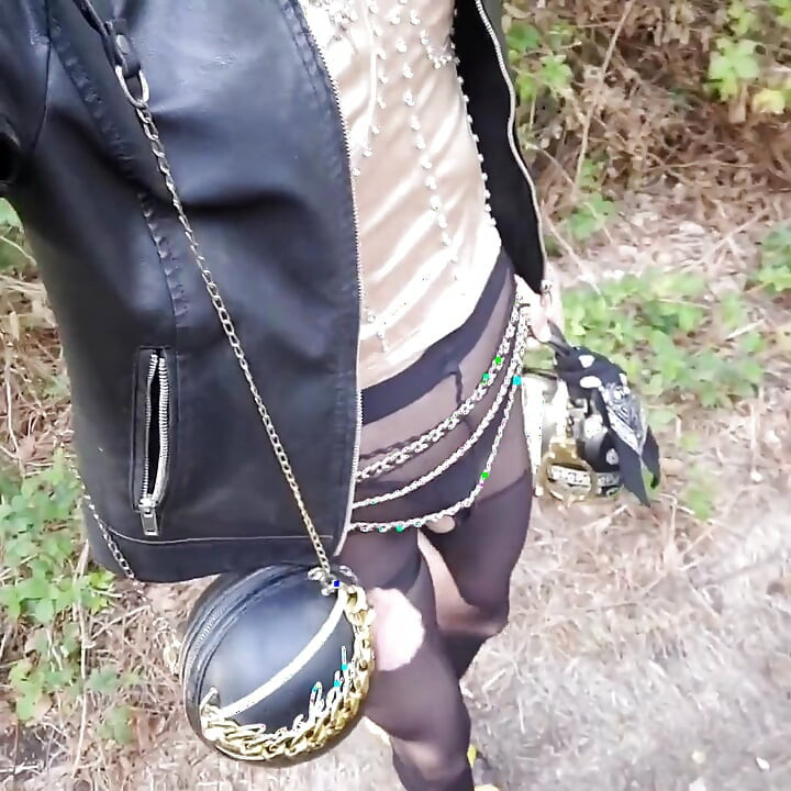 The Call of the🌲Forest for The Exhibition of a Prostitute at La Faisanderie⁹¹ Rencontre Cokiine & iNsolite. VaneSsaBiTCHx PariSChienneTrvprod91