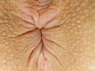 Orgasmo pulsante com close-up de contrações anais