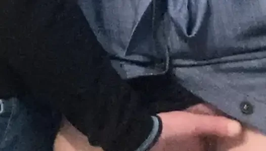 WOW!!! Cowok asing lagi asik mainin memek berbulunya