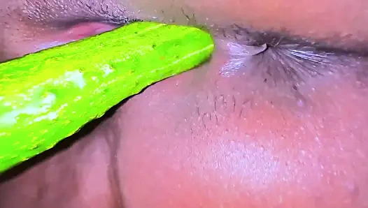 Gadis hot mesir dengan timun besar lagi asik timun saat orang tuanya lagi nggak di rumah