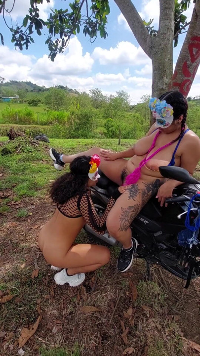 Outdoor photo shoot ends in threesome | Clip 2