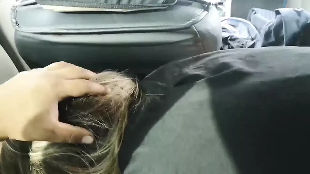 Замужняя казахская шлюшка сосет член таксиста