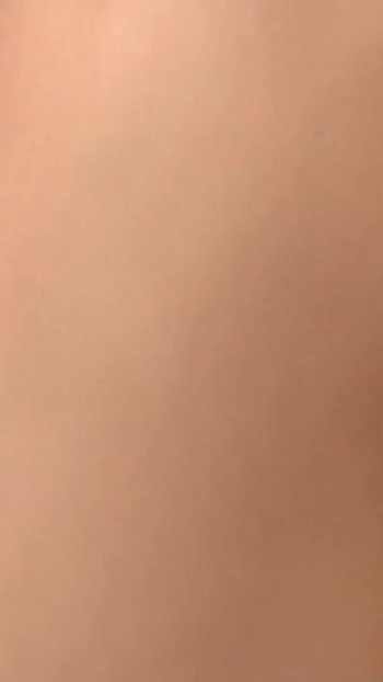 Moment époustouflant de « Elle a eu un orgasme car il allait rapidement entre et sort avec sa bite bien dure »