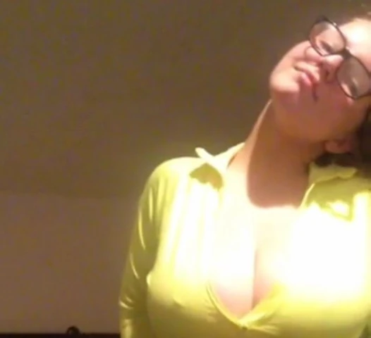 Single bbw teen samantha strip untuk mantan pacar di whatsapp