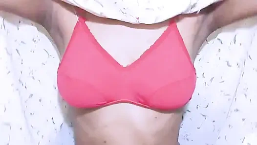 Ratu hijabi. Gadis muslim lagi asik mamerin lubang pantat dan fingering memeknya sambil pakai jilbab.