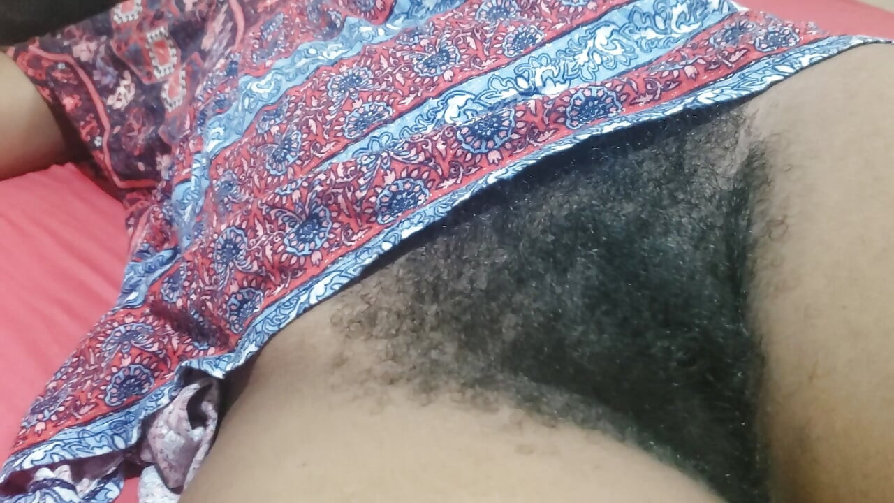 Coño peludo natural caliente todavía necesita polla hoy