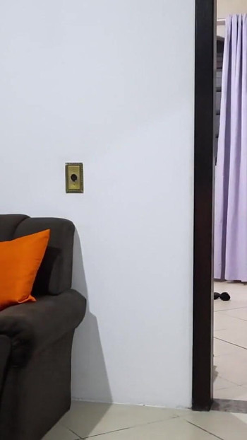 Mesti berkongsi detik dari "cuckold pergi mandi dan isterinya curang dengan abang tirinya di sofa"