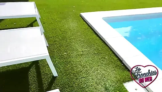 Pam, Alice ve Katy lezbiyen eğlencesinin tadını çıkarıyor