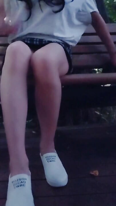 Shemale Ting Xuan's Outdoor Outfit Features White Lace Panties, Giving Her a Pure and Innocent Look.