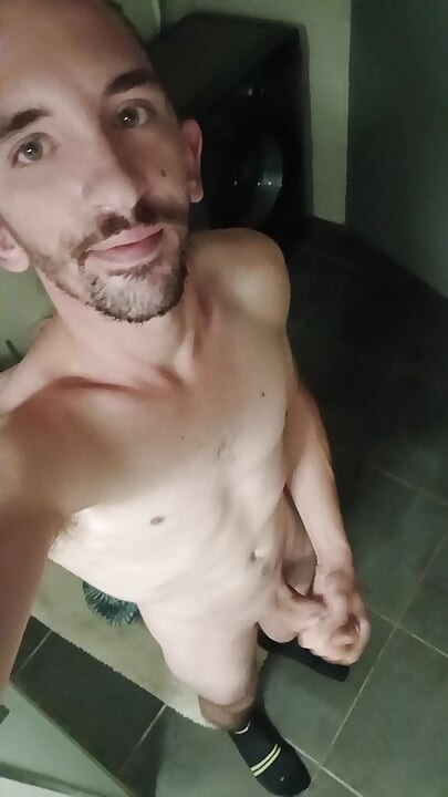 Handjob med cumshot af en ung mand