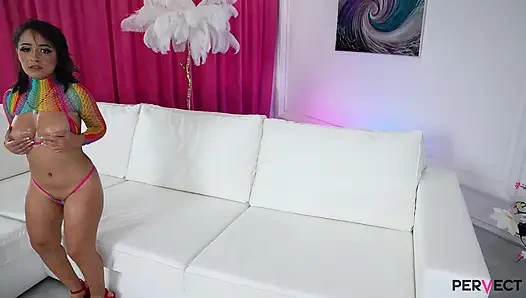 Крошечную Munequita жестко трахают!