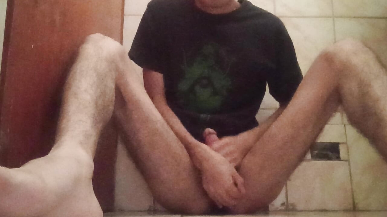 Horny twink on bathroom floor