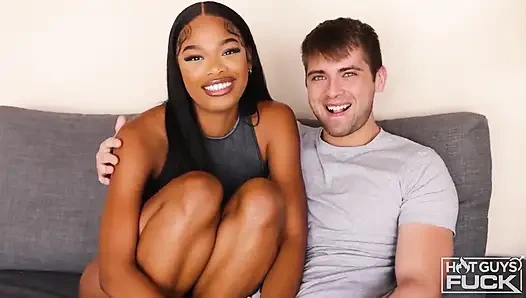 Wow! En ateşli zenci 18 yaşındaki zenci genç kız sikişebilir!