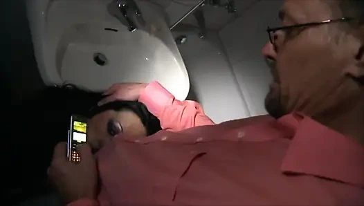 Hobby huren - cewek jalang amatir lagi asik ngentot demi uang