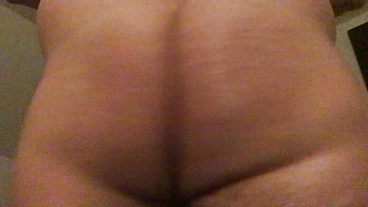 Naked Chub Shakes and Jiggles His Big Fat Oiled Up Ass in Slow Motion