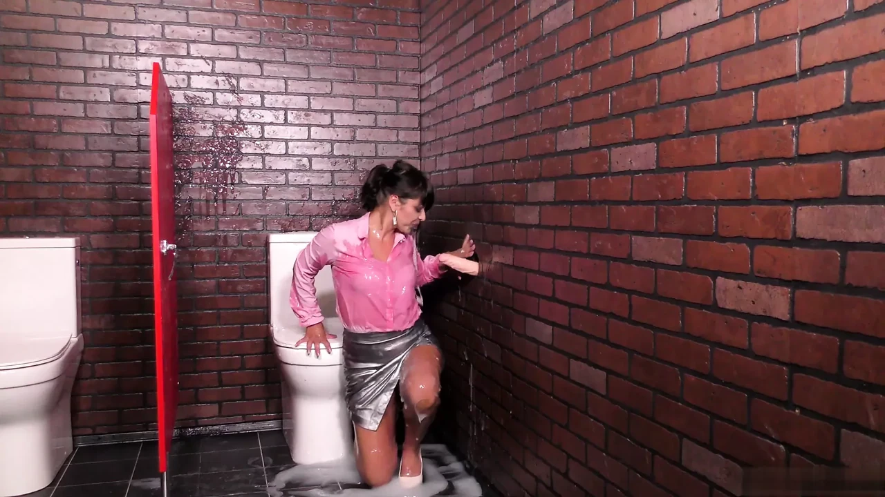 Sexy Boss Drenched In Jizz