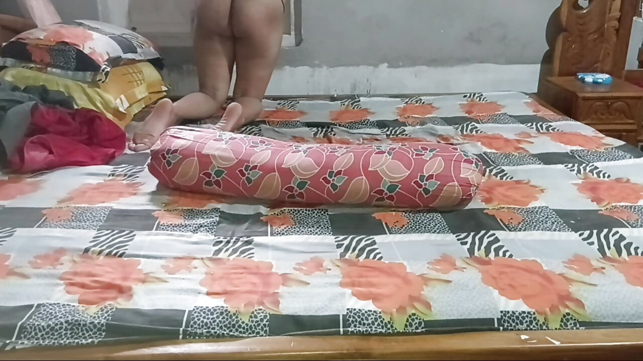 Dewar bhabi ghor pey sex barish time