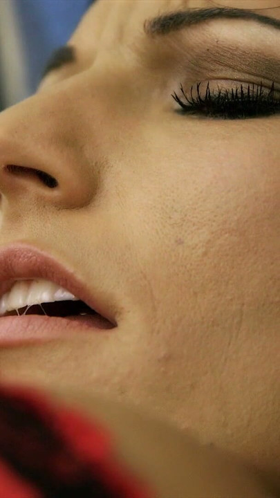 HOTTIE ENJOYS A PUSSY LICK BEFORE A HARD THRUST ON THE BED | Clip 1
