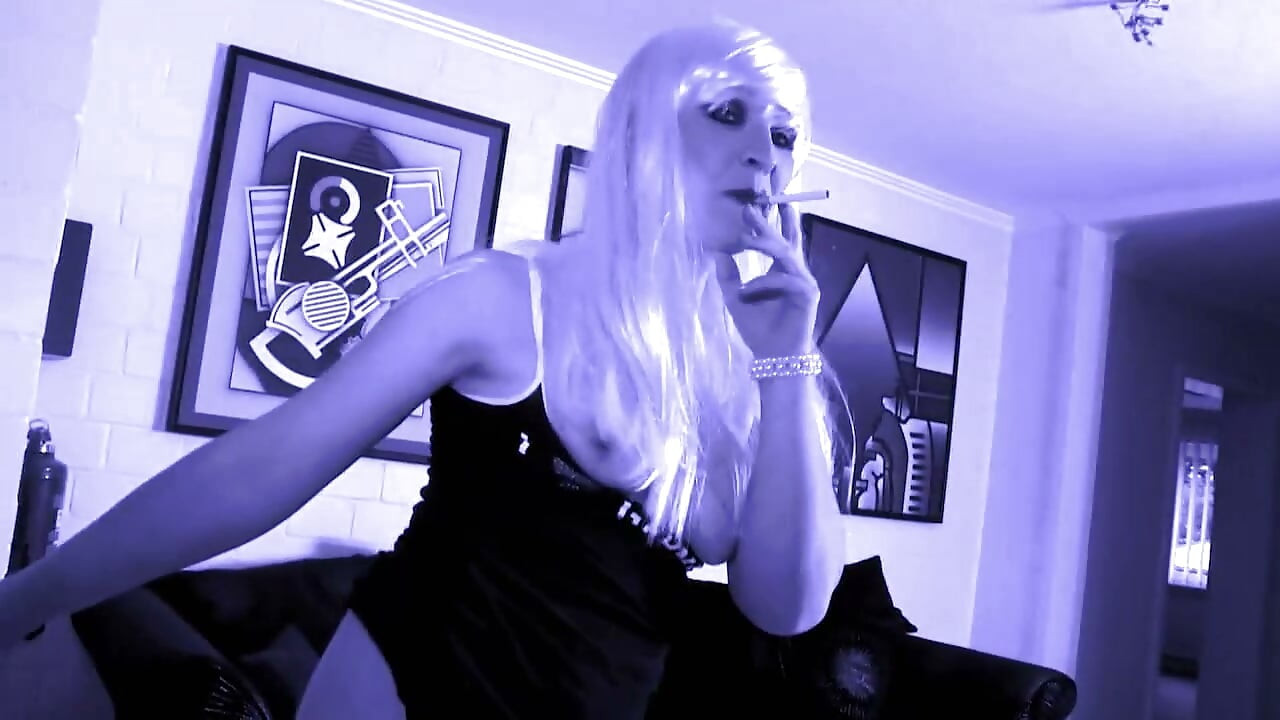 Έντονη νύχτα με πρωκτικό σεξ με την Ashley Dark
