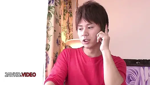 Sexy asiatische puppe befriedigt partner mit blowjob vor intensiver hardcore-session