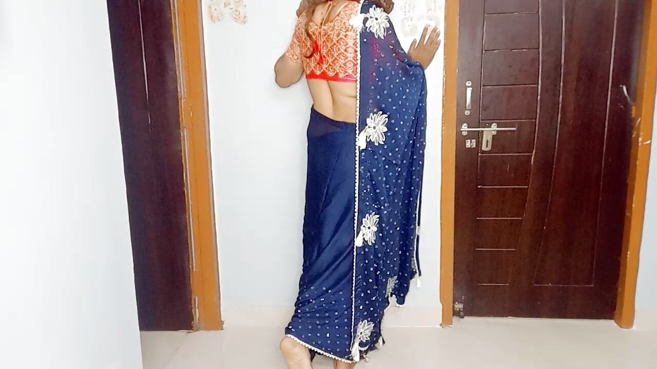 adik tiri memakai bra panty dengan saree seksi