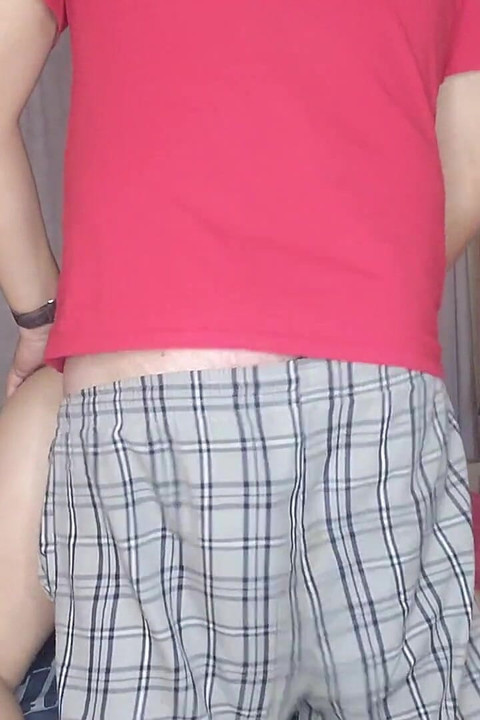 Ibu tiri membuatkan saya mengongkeknya selepas saya menangkapnya melancap