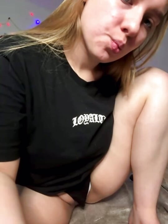 Svěží šukání vibrace v těsné kundičce