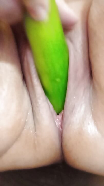 بازی و لذت بردن با خیار