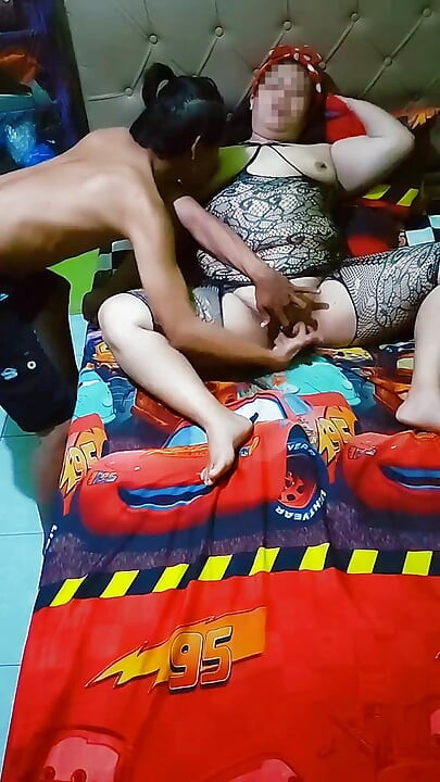 Caliente tía gordita en medias