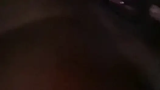 Bu güzel klitorisin ovuşturup öpülüyor