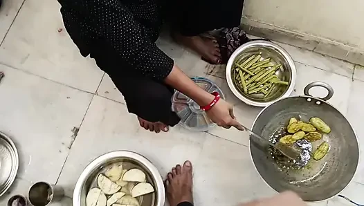 Odayı sikiyorum ve mopping yapıyorum, devar'daydım ve sırtım çok acıtıyordu, devar, şimdi çok iyi.