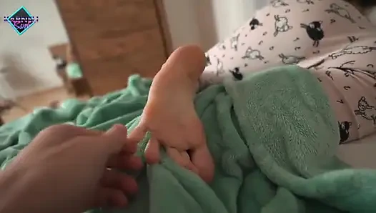 Aku suka banget waktu pacarku bangunin aku kayak gini