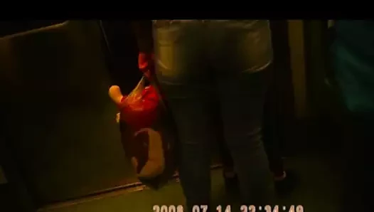 Nalgona en metro
