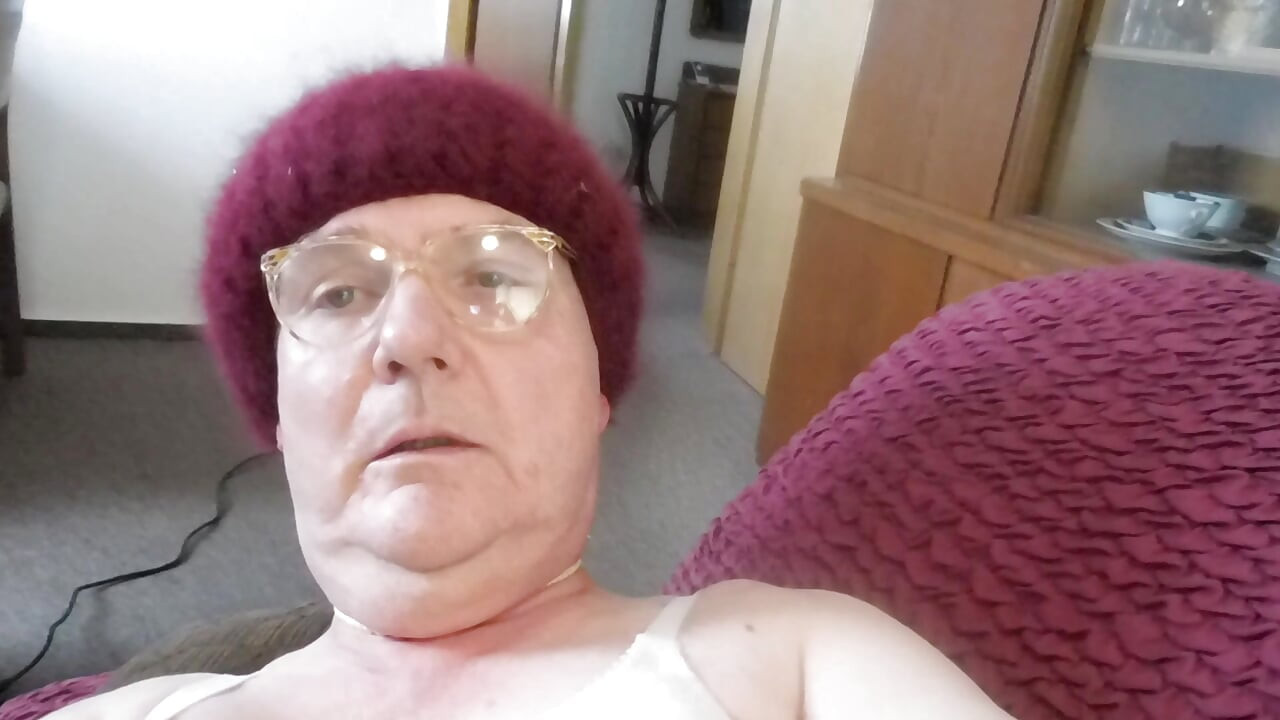 Andreas Masturbiert Als Crossdresser