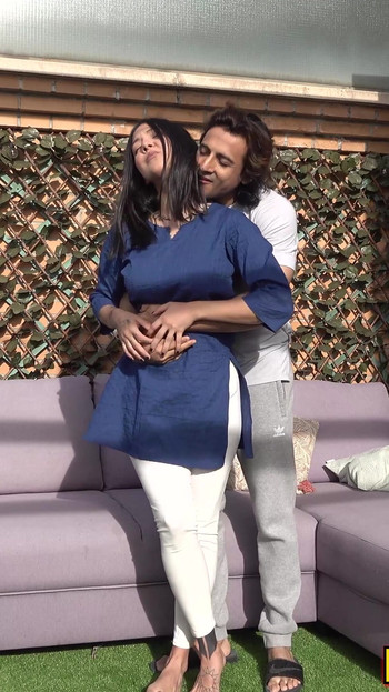 Zapanjujući trenutak iz filma "Velika guza i velike sise, mlada desi Bhabhi žestoko jebana"