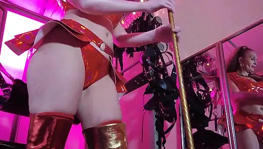 Nyonya Eva Lateks Fetish Domina Femdom Dewi Sepatu Emas Pantat Besar BDSM Solo