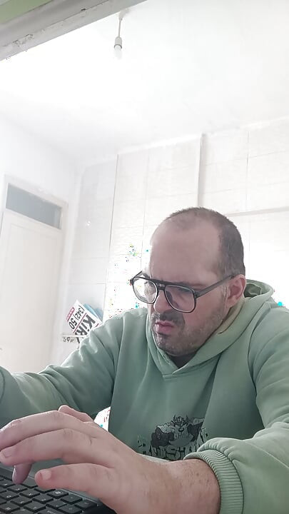 おしっこポルノ、おしっこ、ゴールデンシャワー、女性の尿、濡れ、おしっこフェチ動画、尿プレイ、素人、おしっこシーン、おしっこクリップ