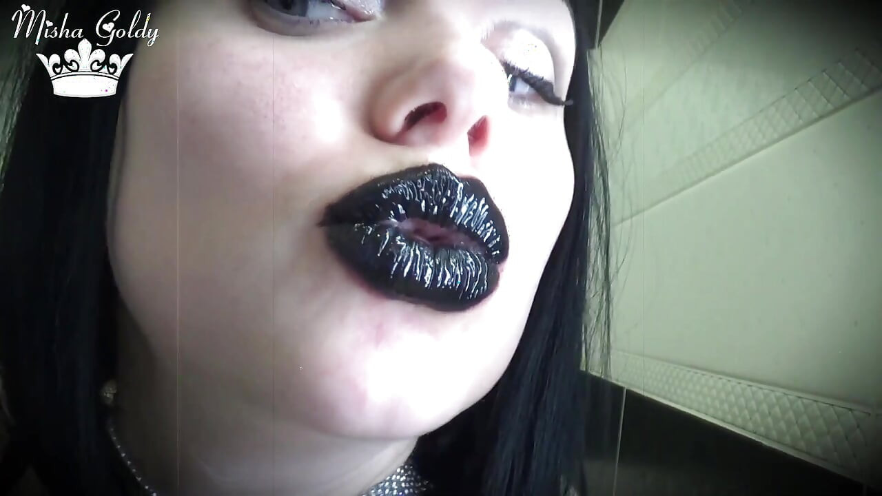 Labios negros brillantes
