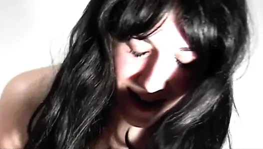 Две шлюшки на пляже наслаждаются резиновым членом и настоящим членом раком