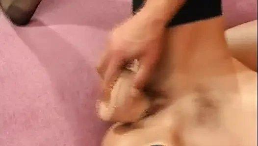 Cewek amatir jerman ini lagi asik nyepong dildo sambil nyepong kontol