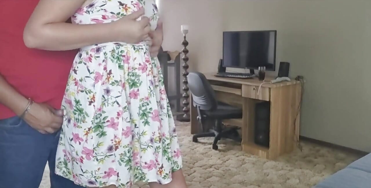 Futaiul cu degetele se termină într-o încărcătură uriașă de spermă pe curul meu