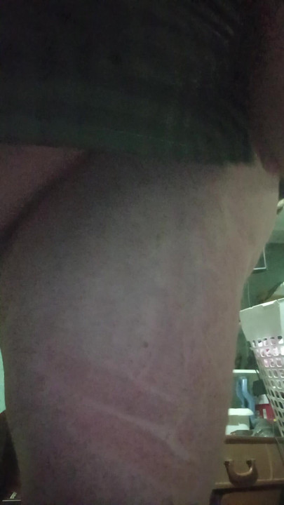 Nice titties n fat ass n small cock