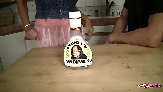 Persia Monir поедает задницу ударника перед прыжком на его жесткий член