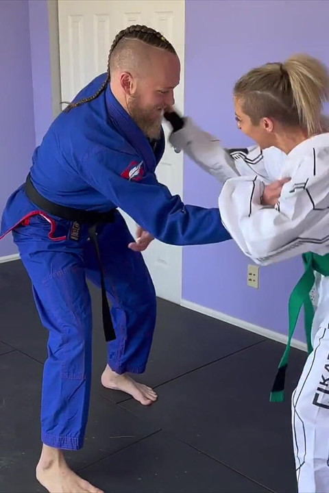 ローラ・クロス vs アンディ・サベージ・セックス・レスリング