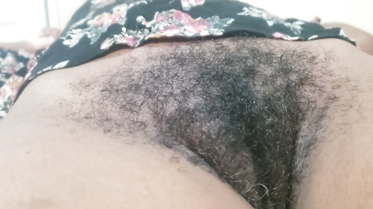 Seductive amateur mommy show you exactly how she likes to tease her own dripping folds