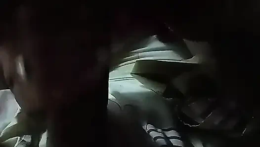 Amatör çift bir motelde seks yaparken kendilerini kaydetmenin tadını çıkarıyor (gerçek seks)